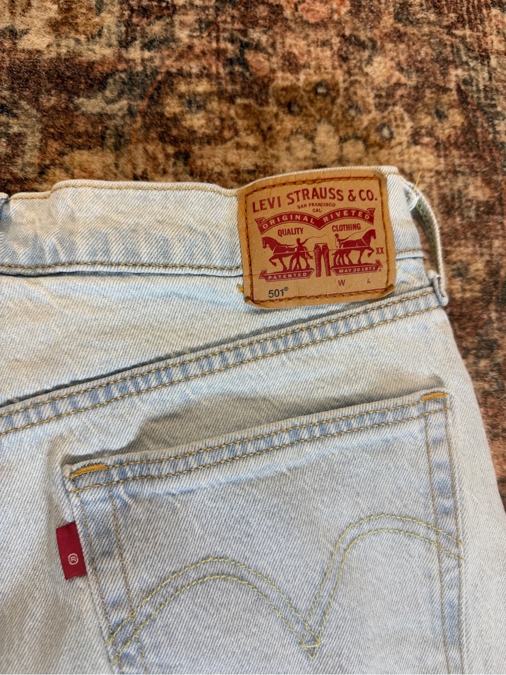 Womenβs Leviβs 501 button fly jeans size 29 - refer to pictures